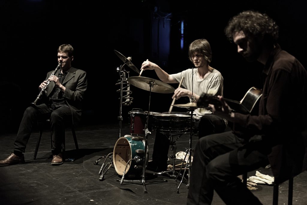 Drašler / Thompson / Jackson a Staranzano (Gorizia) presso l'associazione culturale Dobialab per il secondo concerto del festival musicale LIVE! Musiche di Sconfine 2025.