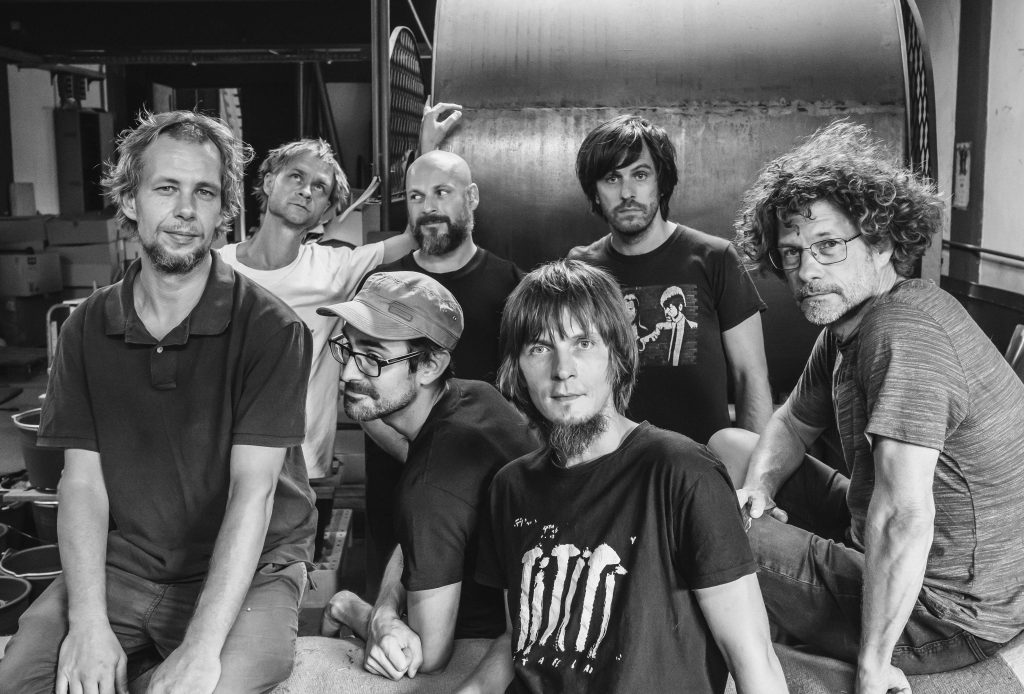 Il gruppo sloveno OHOL0! al Municipio di Nova Gorica martedì 10 giugno per il quinto concerto del festival musicale LIVE! Musiche di Sconfine 2025. Foto di Bojan Senjur