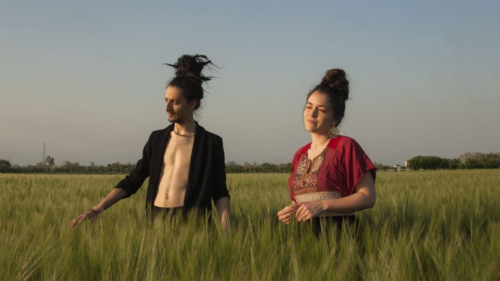 Il duo musicale RIVOCS a Tolmino giovedì 4 luglio per il settimo concerto del festival musicale LIVE! Musiche di Sconfine 2025. 